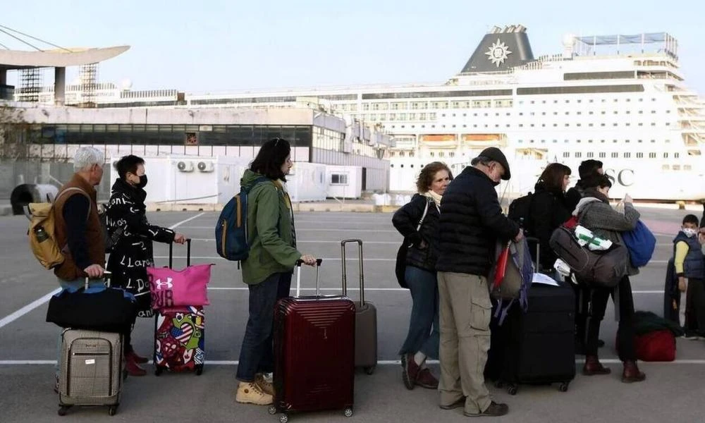 Πρωτομαγιά: Με μεγάλες πληρότητες φεύγουν τα πλοία από τον Πειραιά για το τριήμερο